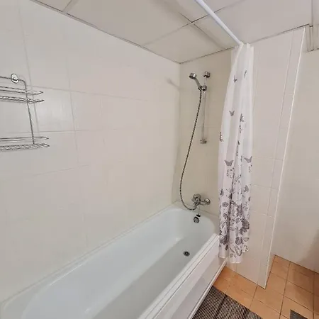 Spacious Studio Apartment In City Center Tallinn Exteriör bild